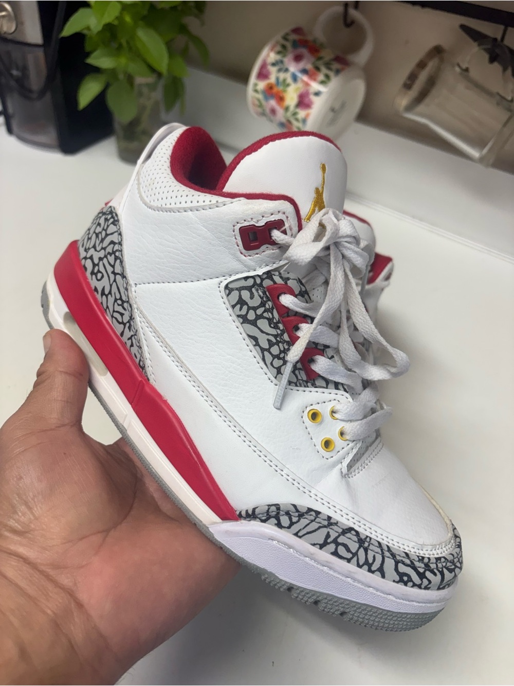 Jordan Kids  size 9 like new excellent condition authentic 100%